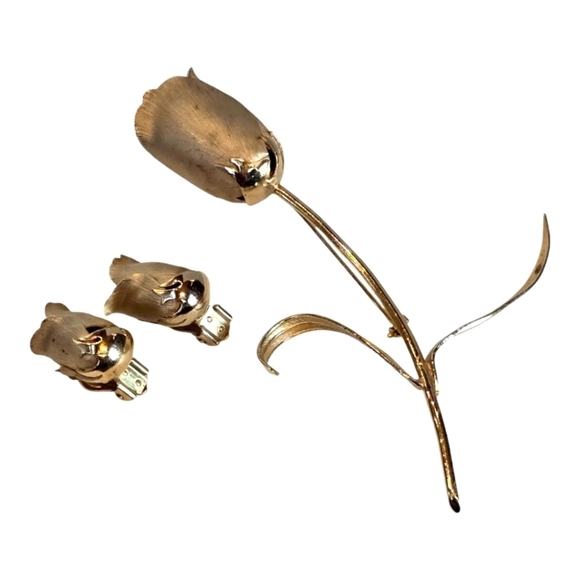 Tulip Floral Vintage Goldtone Brooch Clip Earring Set - Picture 1 of 5
